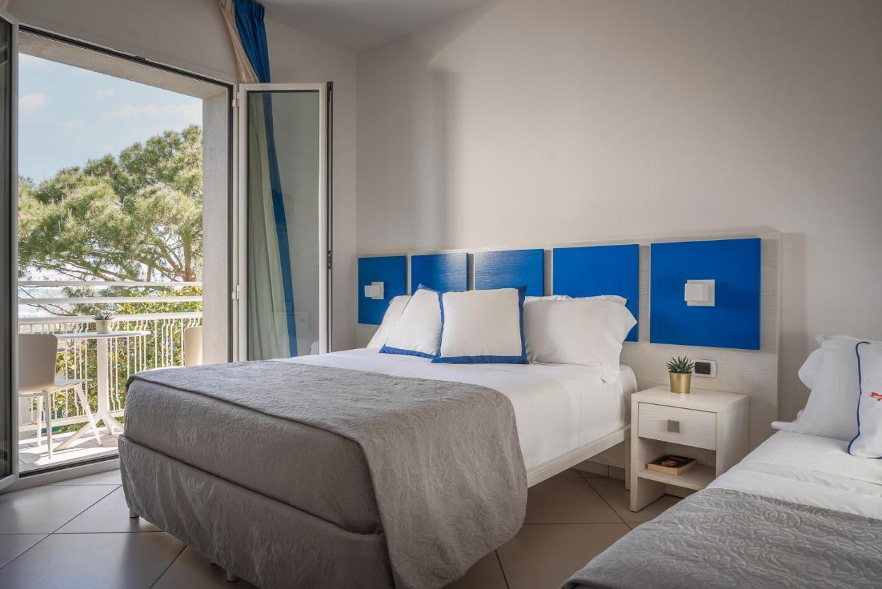 ריצ'יונה Hotel Embassy מראה חיצוני תמונה