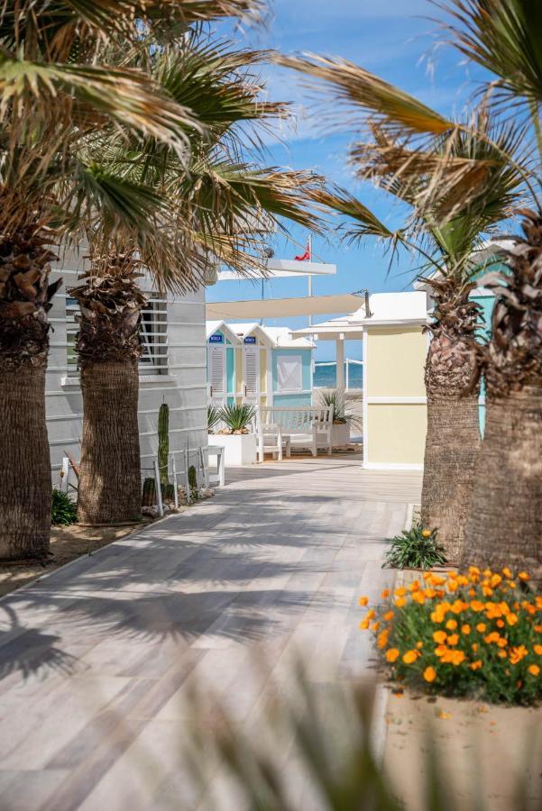 ריצ'יונה Hotel Embassy מראה חיצוני תמונה