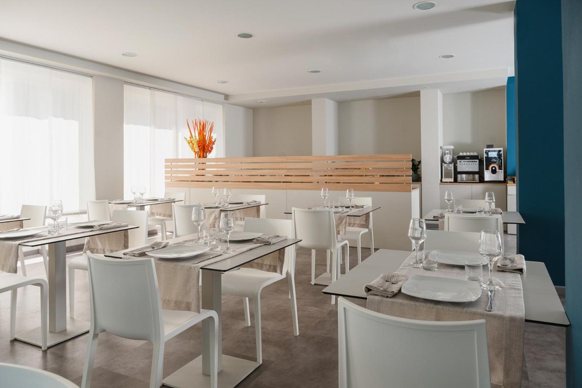 ריצ'יונה Hotel Embassy מראה חיצוני תמונה